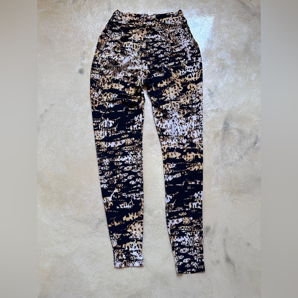 Bebe XS Jogger Pants Black White Yellow Abstract Print Comfy Stretch Athleisure